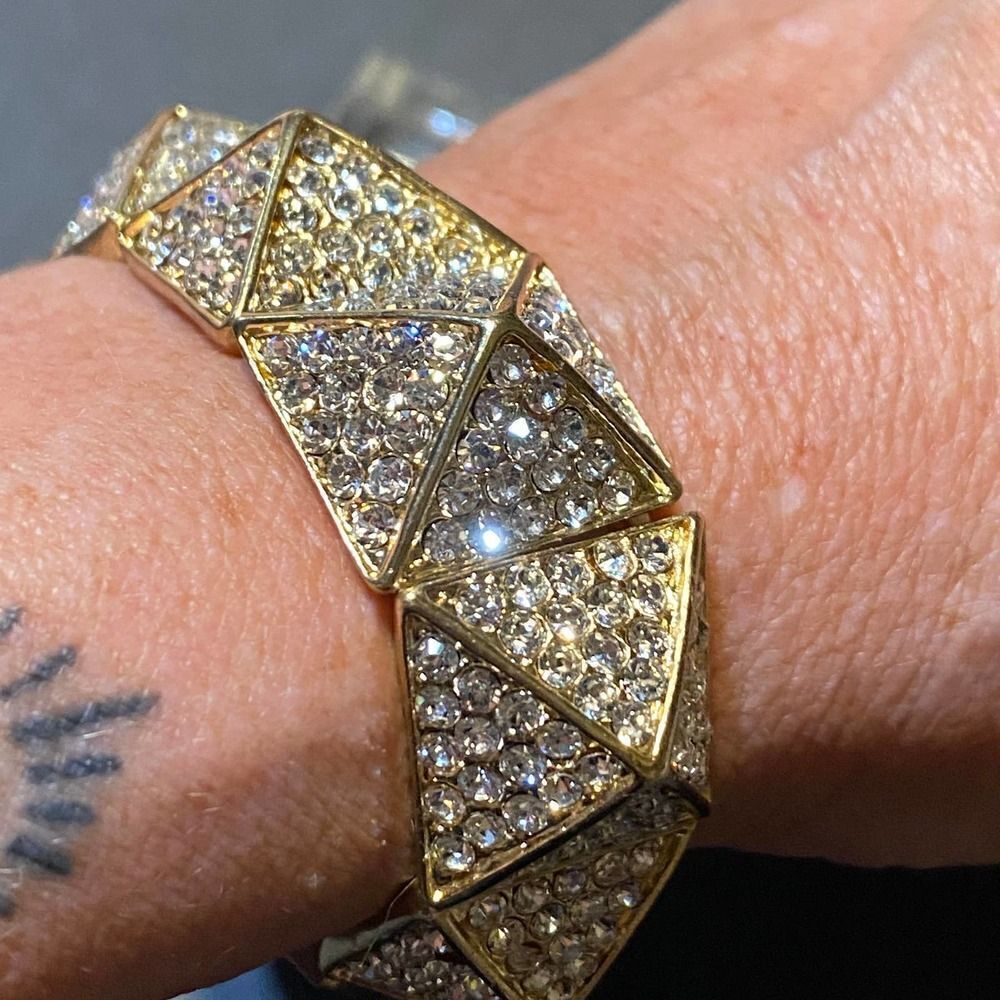 Amrita Singh Gold Enamel Stretch Statement Bracelet - Picture 6 of 6